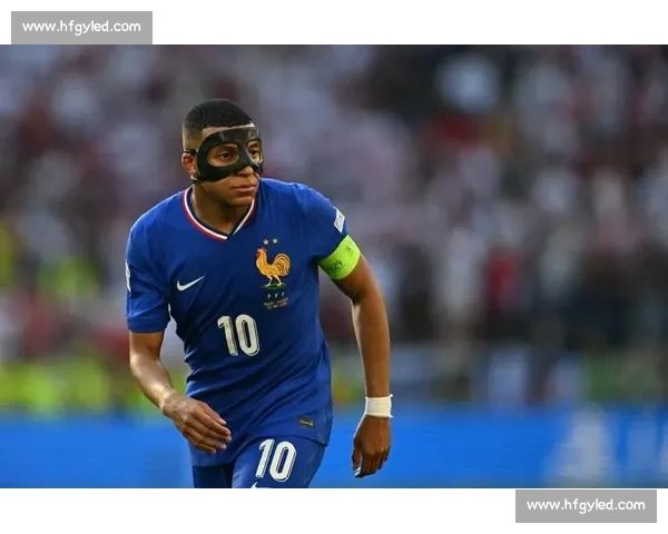 萨利巴盛赞姆巴佩：法国队的优秀队长，世界最佳之一