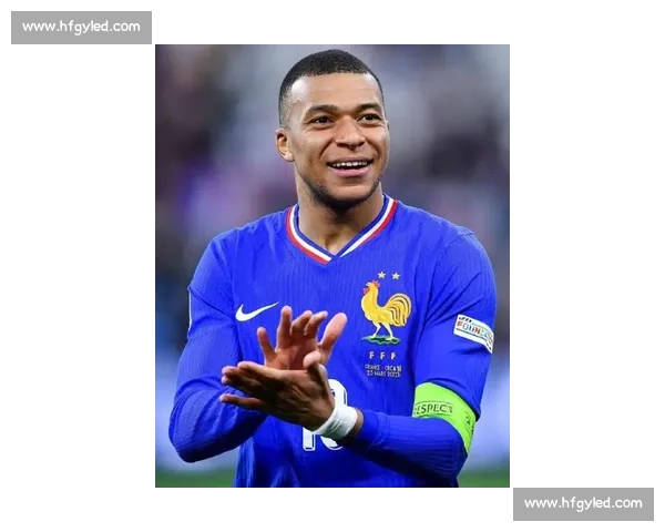 萨利巴盛赞姆巴佩：法国队的优秀队长，世界最佳之一